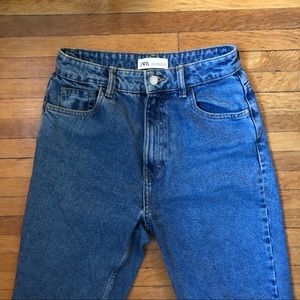 ZARA HIGH WAISTED MOM JEANS